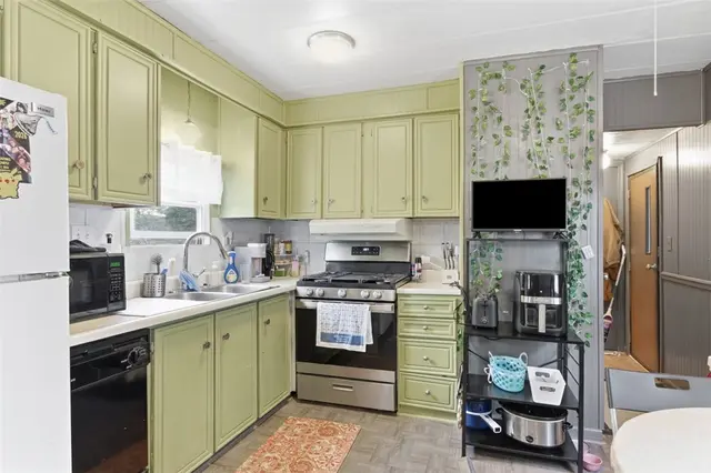 213 North Ct gallery image 29