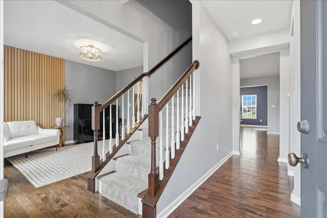 213 Overlook Dr gallery image 3