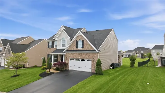 213 Overlook Dr gallery image 12
