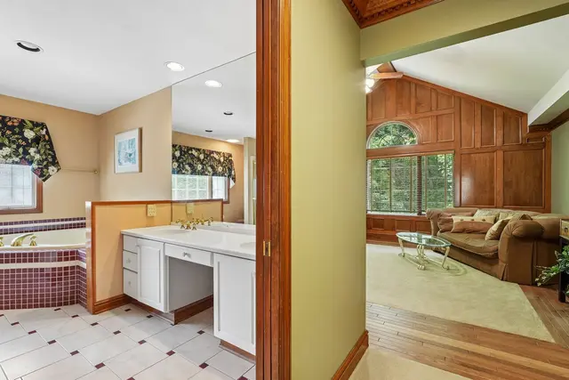 2135 S Huntington COURT S gallery image 21