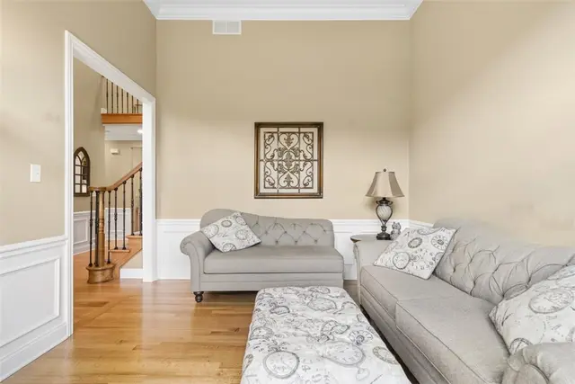 214 Cashmere COURT gallery image 3