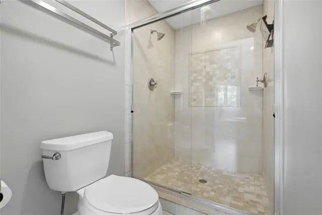 214 Cashmere COURT gallery image 4