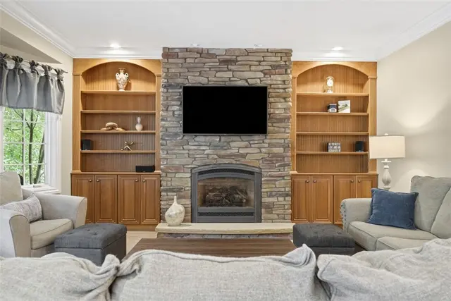 214 Cashmere COURT gallery image 7