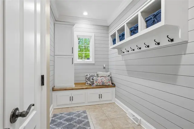 214 Cashmere COURT gallery image 11