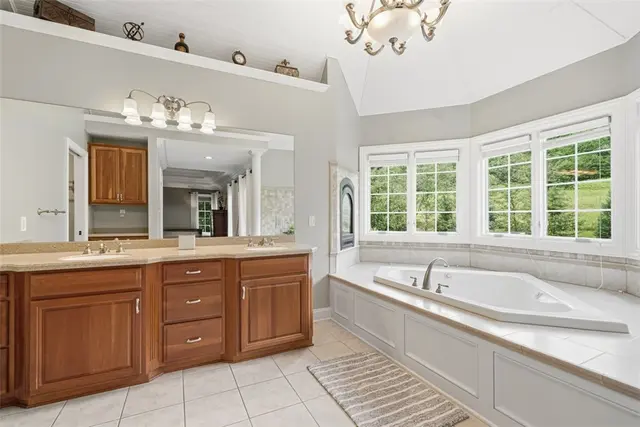 214 Cashmere COURT gallery image 14