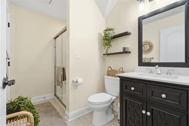 214 Cashmere COURT gallery image 15