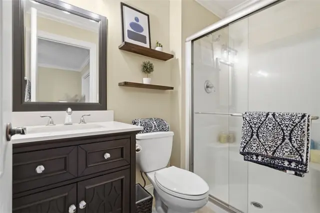 214 Cashmere COURT gallery image 16