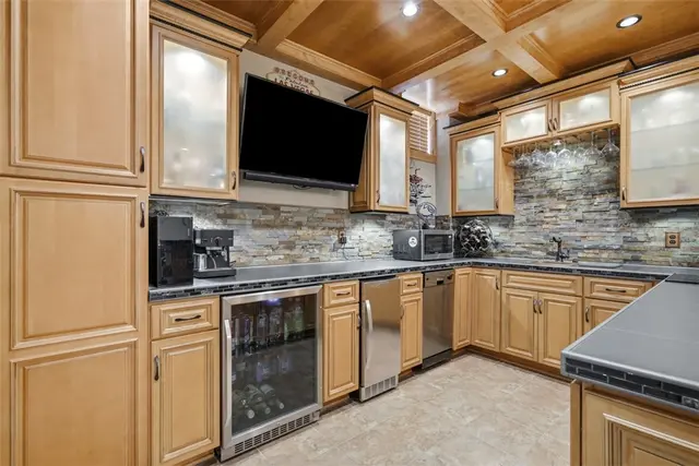 214 Cashmere COURT gallery image 17