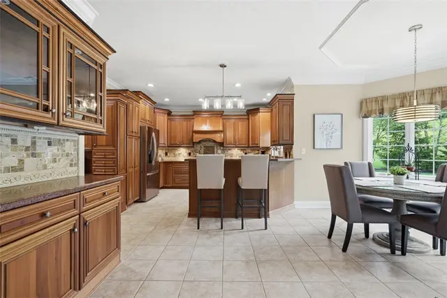 214 Cashmere COURT gallery image 23
