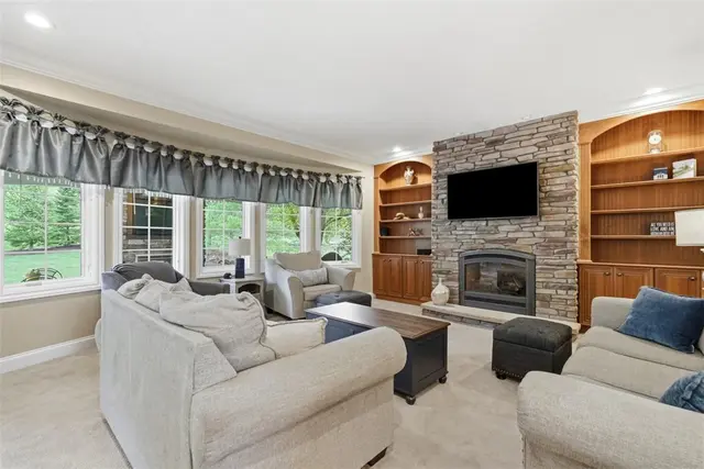 214 Cashmere COURT gallery image 25