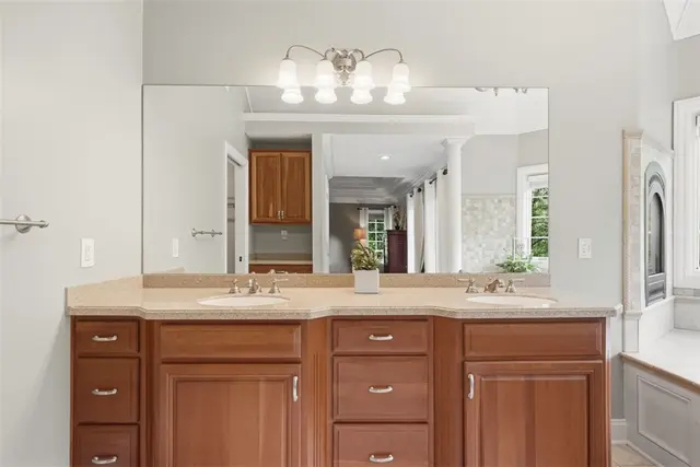 214 Cashmere COURT gallery image 29
