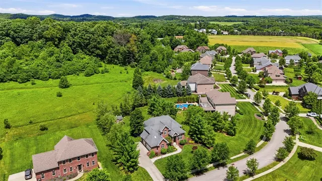214 Cashmere COURT gallery image 30