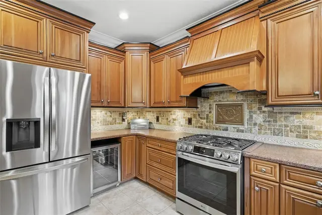 214 Cashmere COURT gallery image 31