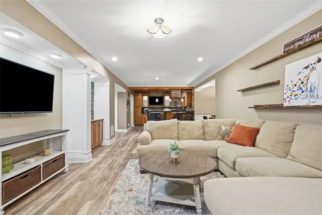 214 Cashmere COURT gallery image 35