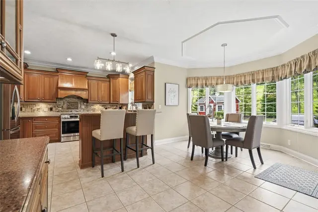 214 Cashmere COURT gallery image 38