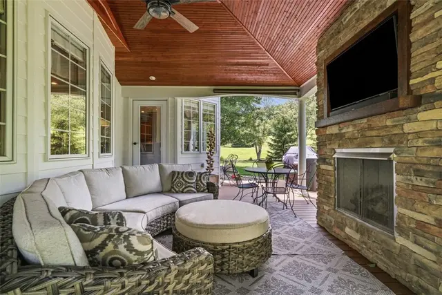 214 Cashmere COURT gallery image 44
