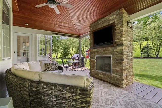 214 Cashmere COURT gallery image 50