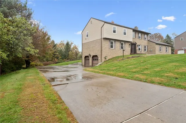 214 Ridgeview Dr gallery image 2