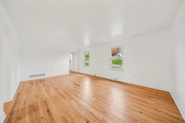 214 Ridgeview Dr gallery image 4