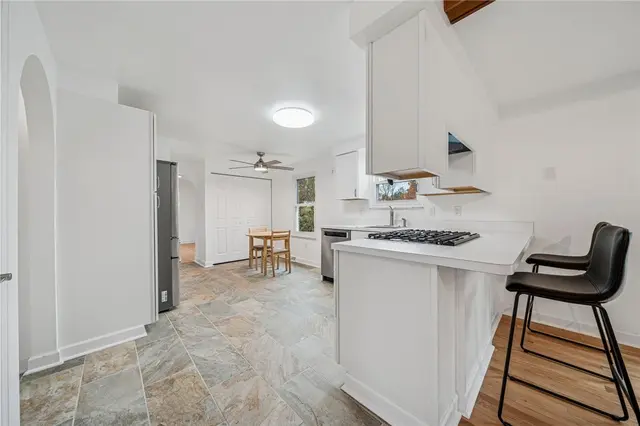 214 Ridgeview Dr gallery image 10