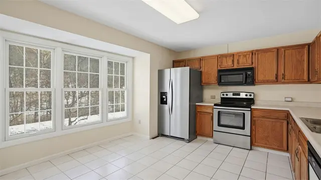 2147 Huntington Court S gallery image 2