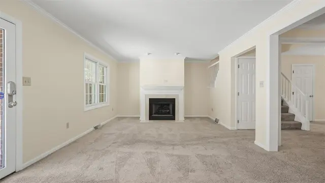 2147 Huntington Court S gallery image 8
