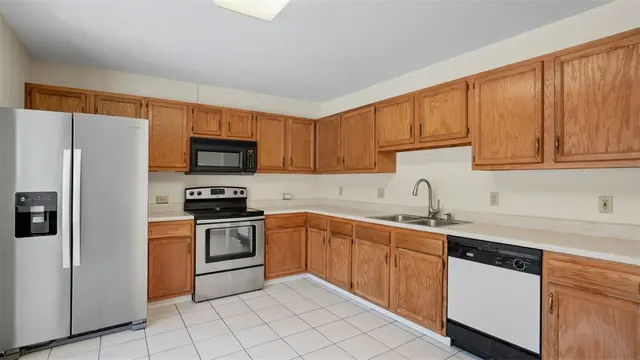 2147 Huntington Court S gallery image 9