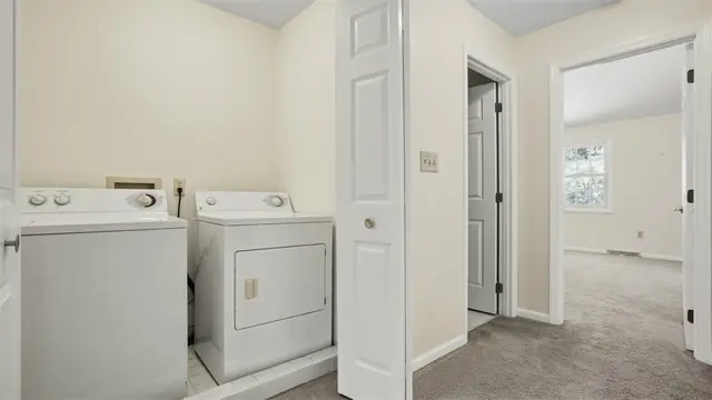 2147 Huntington Court S gallery image 14