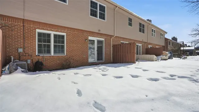 2147 Huntington Court S gallery image 17