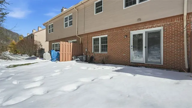 2147 Huntington Court S gallery image 23