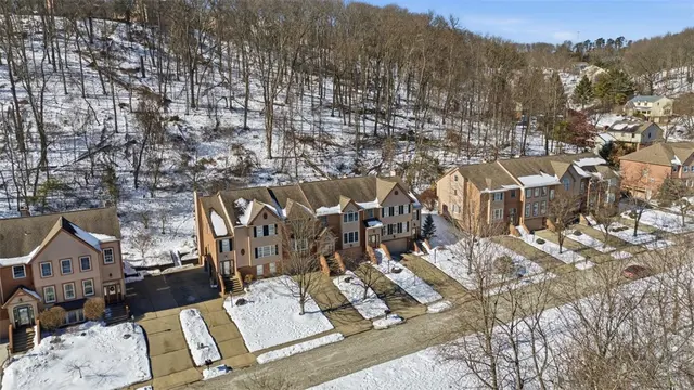 2147 Huntington Court S gallery image 26