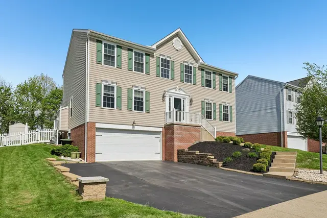 215 Cobblestone DRIVE gallery image 2