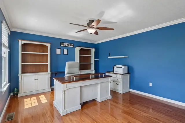 215 Cobblestone DRIVE gallery image 3