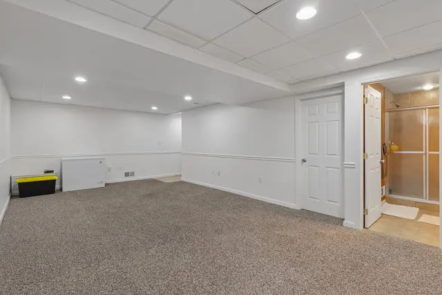 215 Cobblestone DRIVE gallery image 8