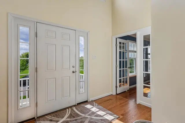215 Cobblestone DRIVE gallery image 12