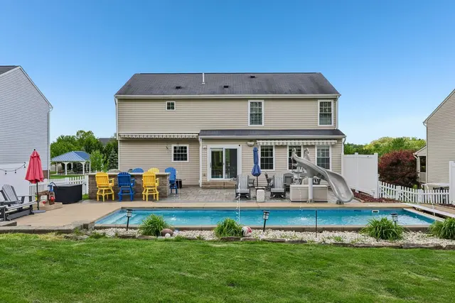215 Cobblestone DRIVE gallery image 14