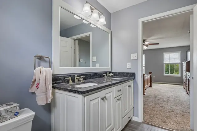 215 Cobblestone DRIVE gallery image 15
