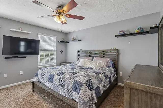 215 Cobblestone DRIVE gallery image 17