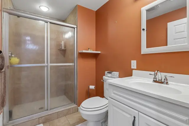 215 Cobblestone DRIVE gallery image 18