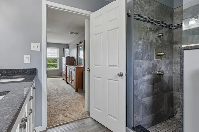 215 Cobblestone DRIVE gallery image 23