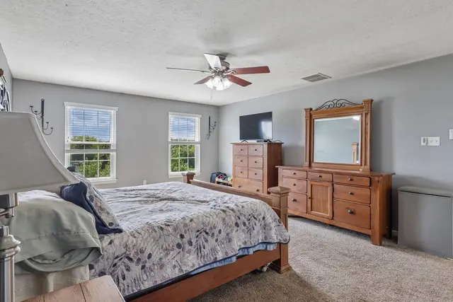 215 Cobblestone DRIVE gallery image 34