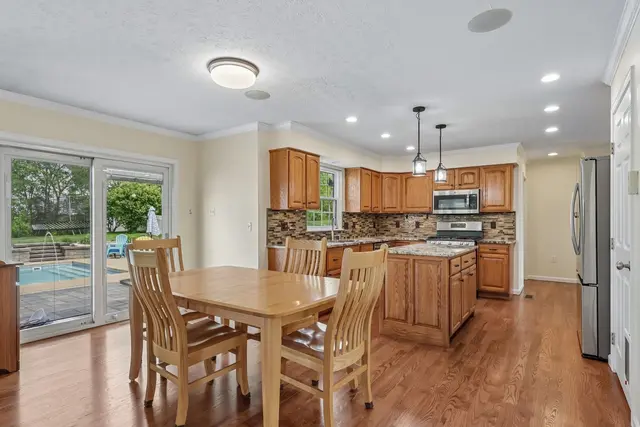 215 Cobblestone DRIVE gallery image 39