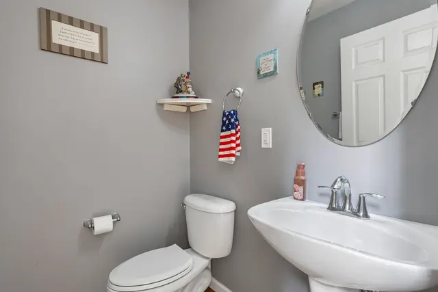 215 Cobblestone DRIVE gallery image 40