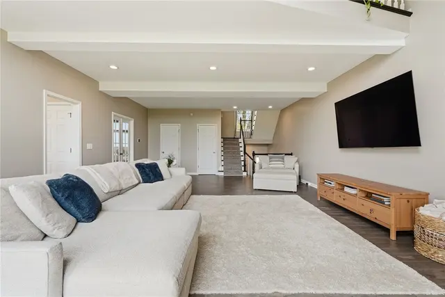 215 Cypress Knoll Dr gallery image 32