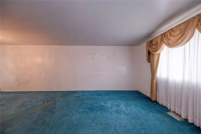 215 Hillendale Rd gallery image 2