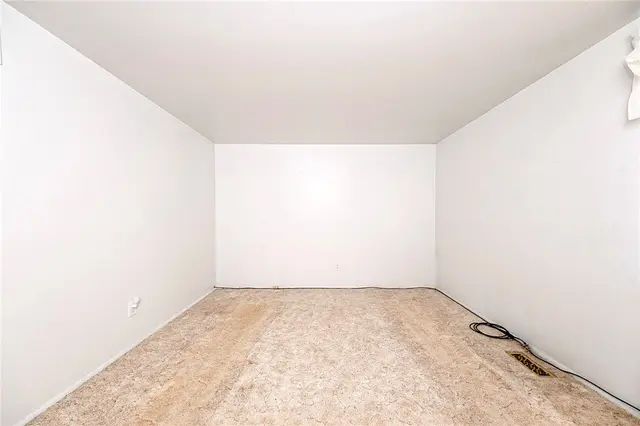 215 Hillendale Rd gallery image 16