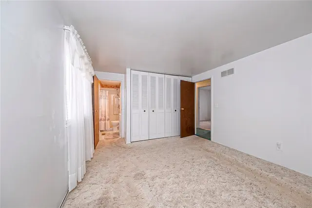 215 Hillendale Rd gallery image 17