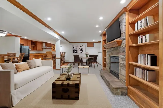 215 Lafayette Dr