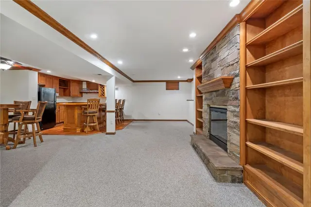 215 Lafayette Dr gallery image 12
