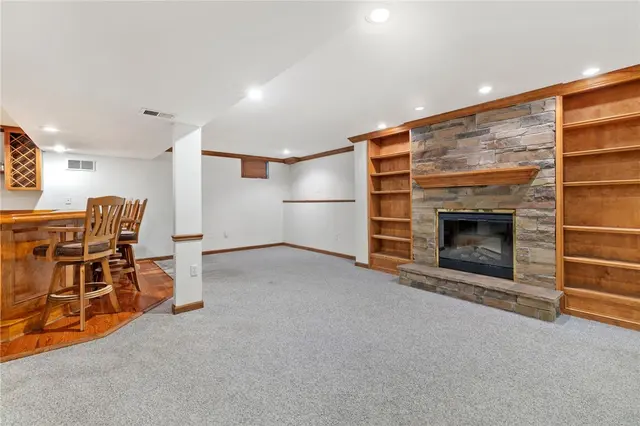 215 Lafayette Dr gallery image 20